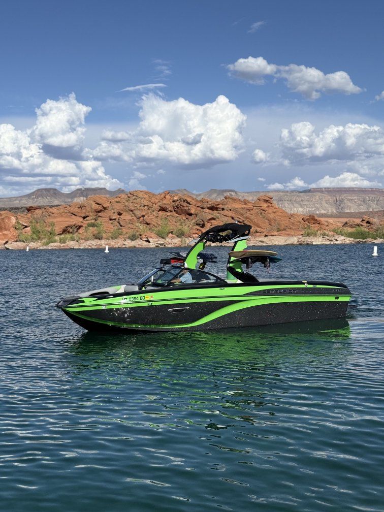 Surf Boat Rental- Centurion Ri237