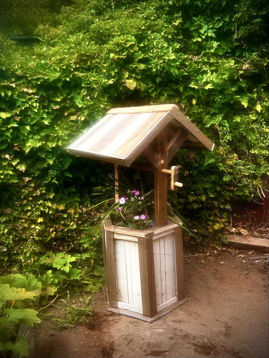 Wooden Garden Wishing Well Planter Yard Decor