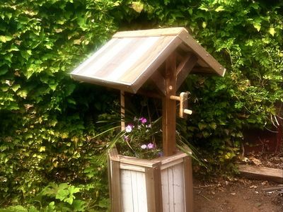 Wooden Garden Wishing Well Planter Yard Decor