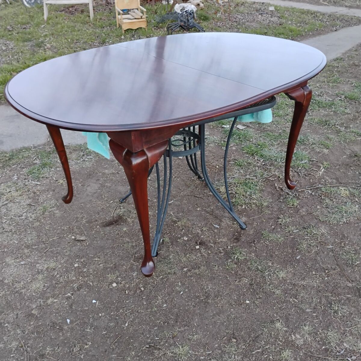 Queen Ann Style Cherry Dinning Table W/Two Leafs