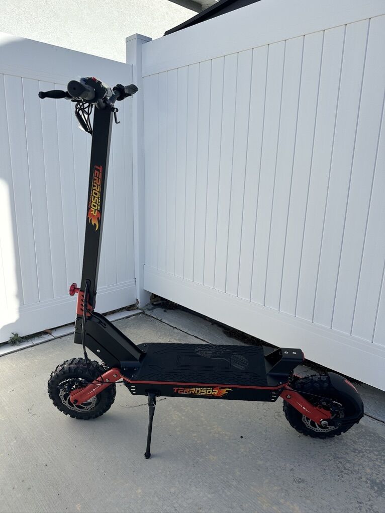 1200W Electric Scooter for Adults 28 MPH (NEW)