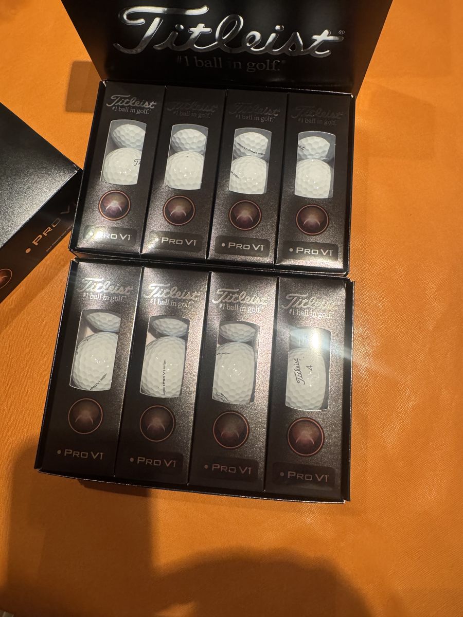 Titleist ProV1 Left Dot