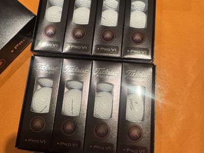 Titleist ProV1 Left Dot