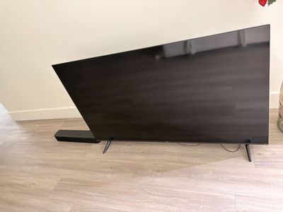 Televisor con barra de sonido