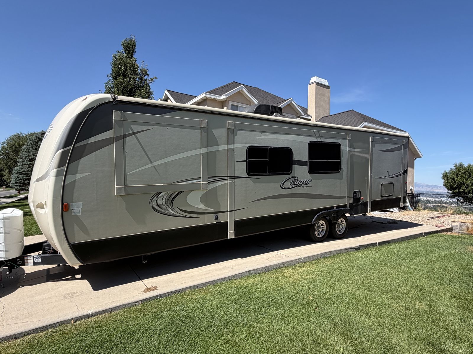 2017 keystone cougar xlite FBS32 w/polar package