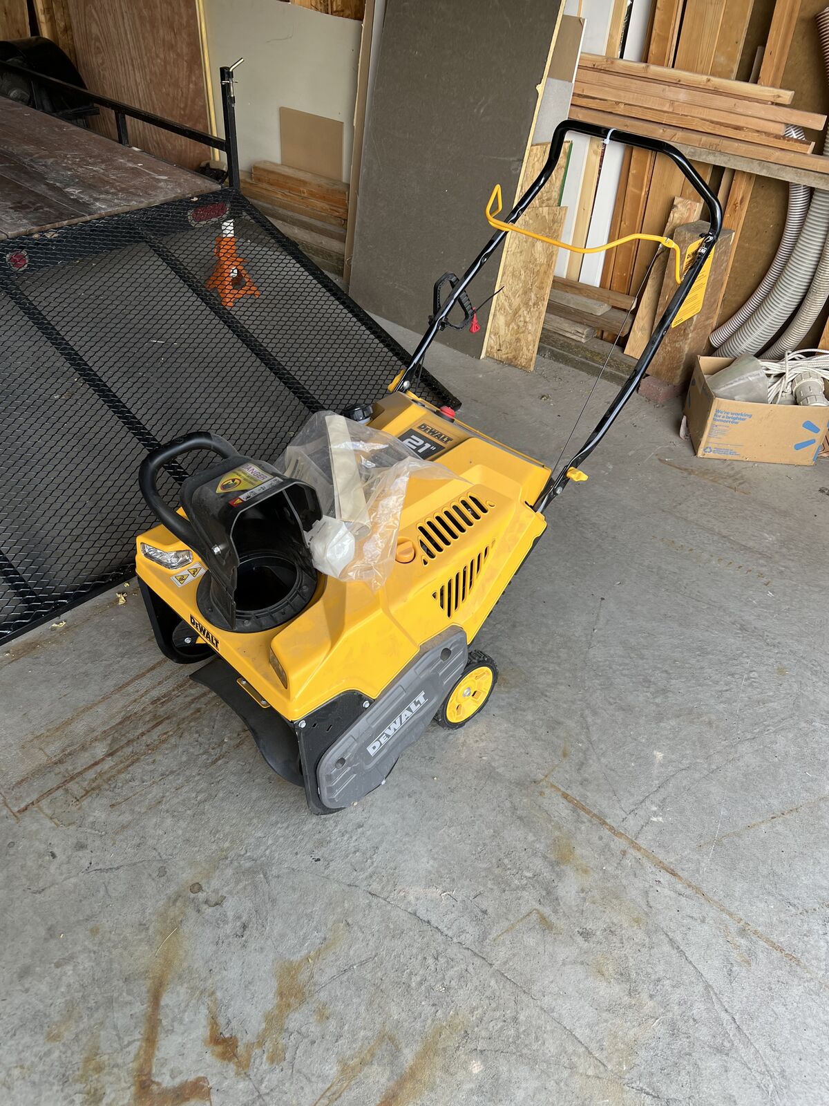 Dewalt 208CC 21" snow blower brand new