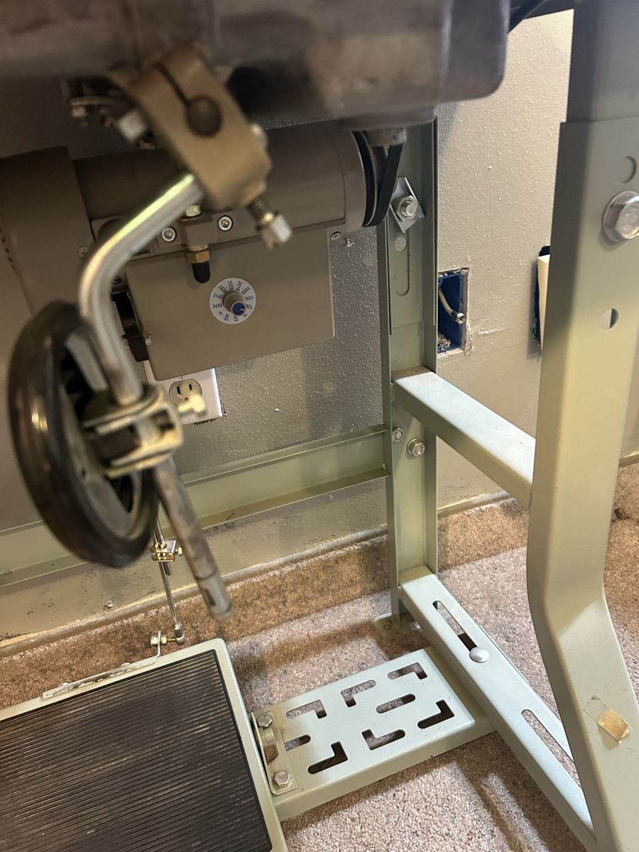 JUKI DDL-5550 Industrial Sewing Machine with Table & Foot Pedal. Needle feed machine.