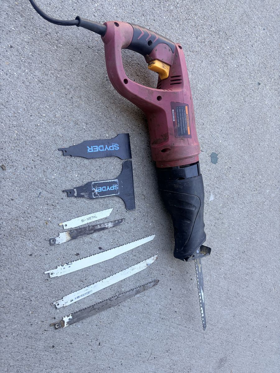 Chicago Electric 4-1/2" Reciprocating Saw w/ Blades