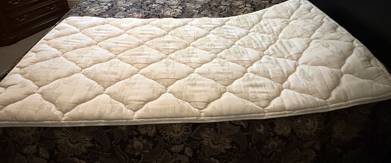 UniversalHealth Solutions Mattress Pad