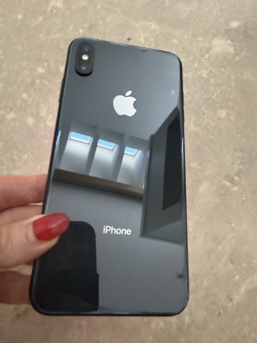 Iphone XSMax 256 GB, Unlocked. Excellent condition.