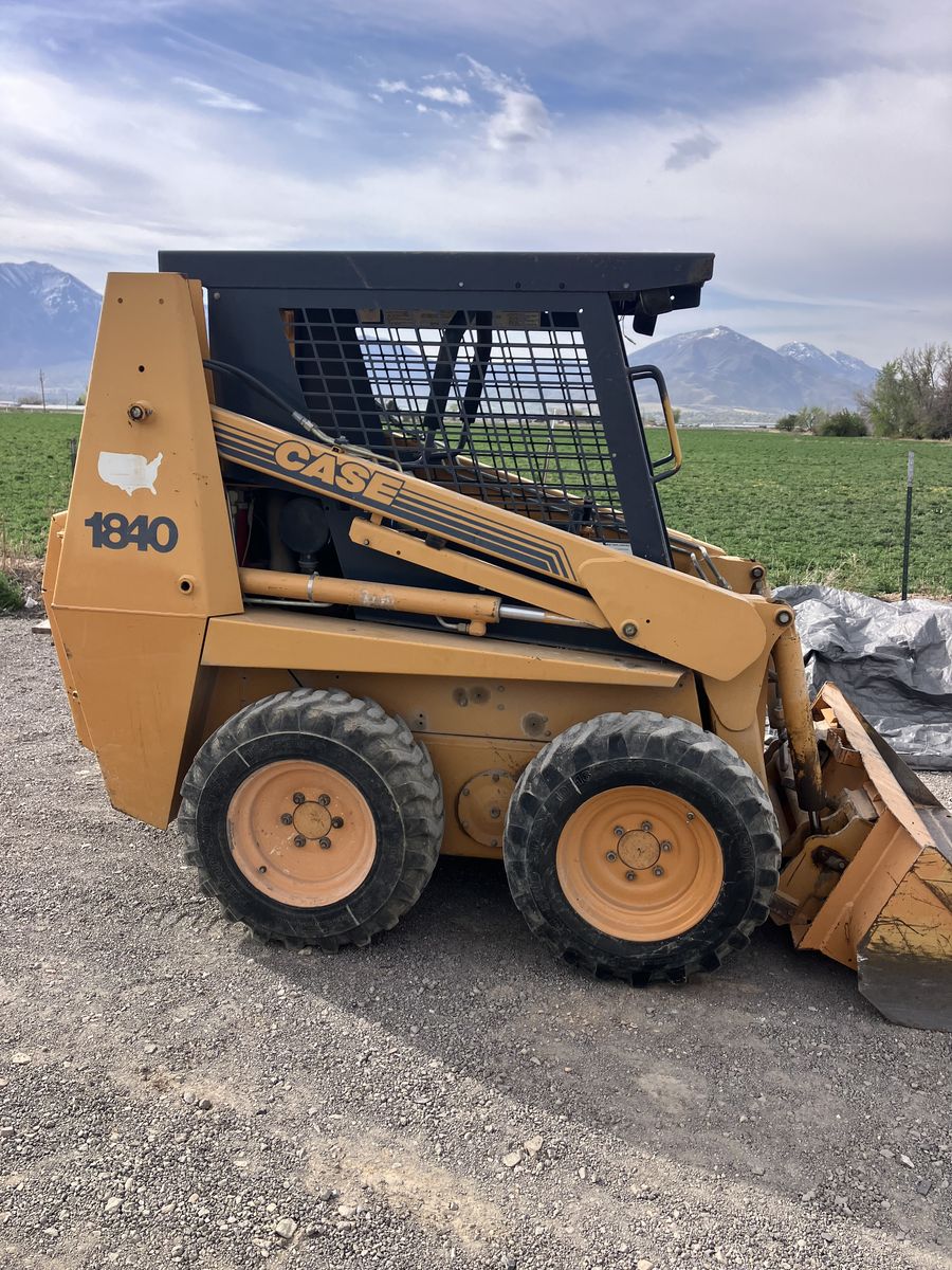 2- 1998 Case 1840 Skidsteers