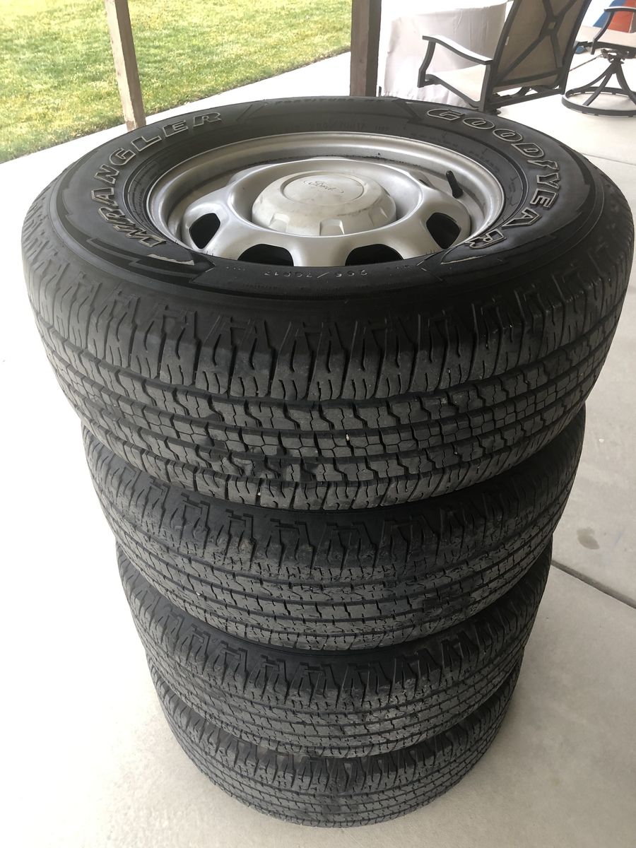 Four 265/70 R17 tires mounted on steel rims