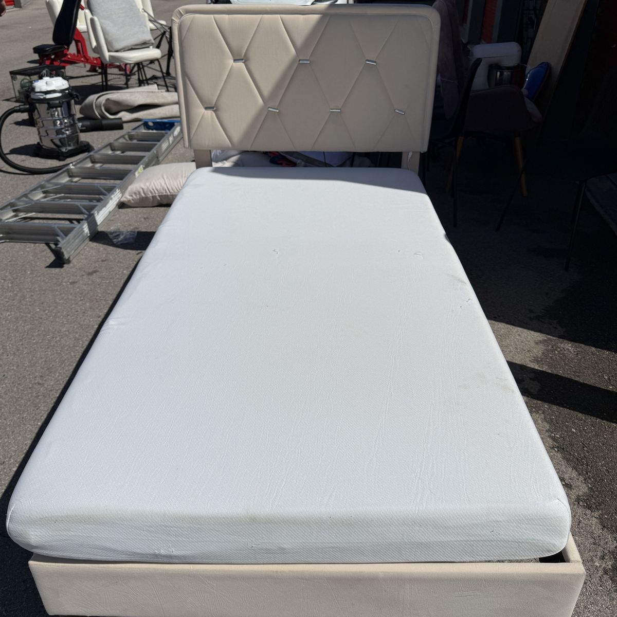 White Tufted Headboard Twin Size Bed Frame & Mattress