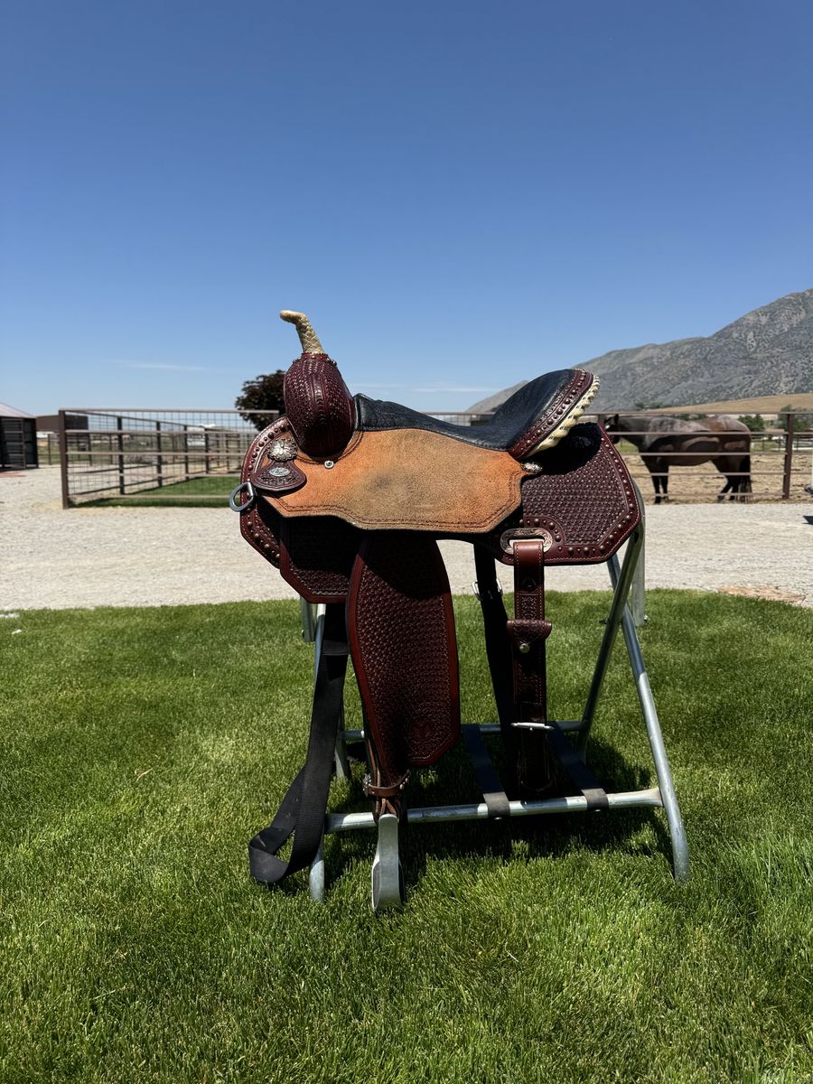 Barrel Saddle 15 In