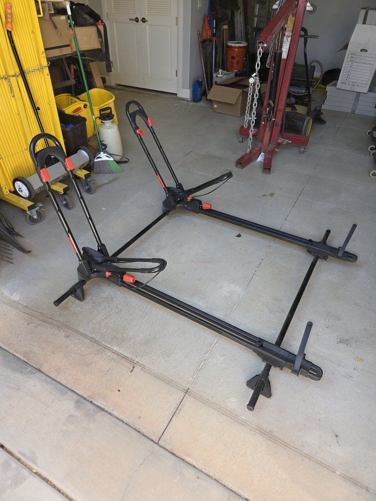 Yakima upright bike mount (pair) with rack bars
