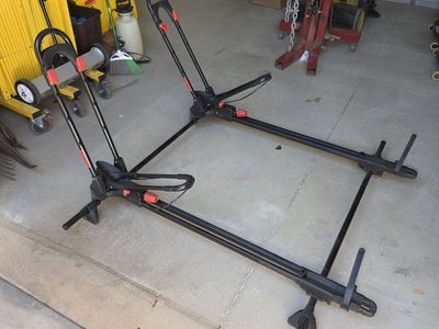 Yakima upright bike mount (pair) with rack bars