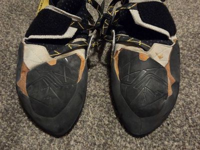 La Sportiva Solution Climbing Shoes Men's EU 42.5 US M 9.5 Vibram XS Grip2