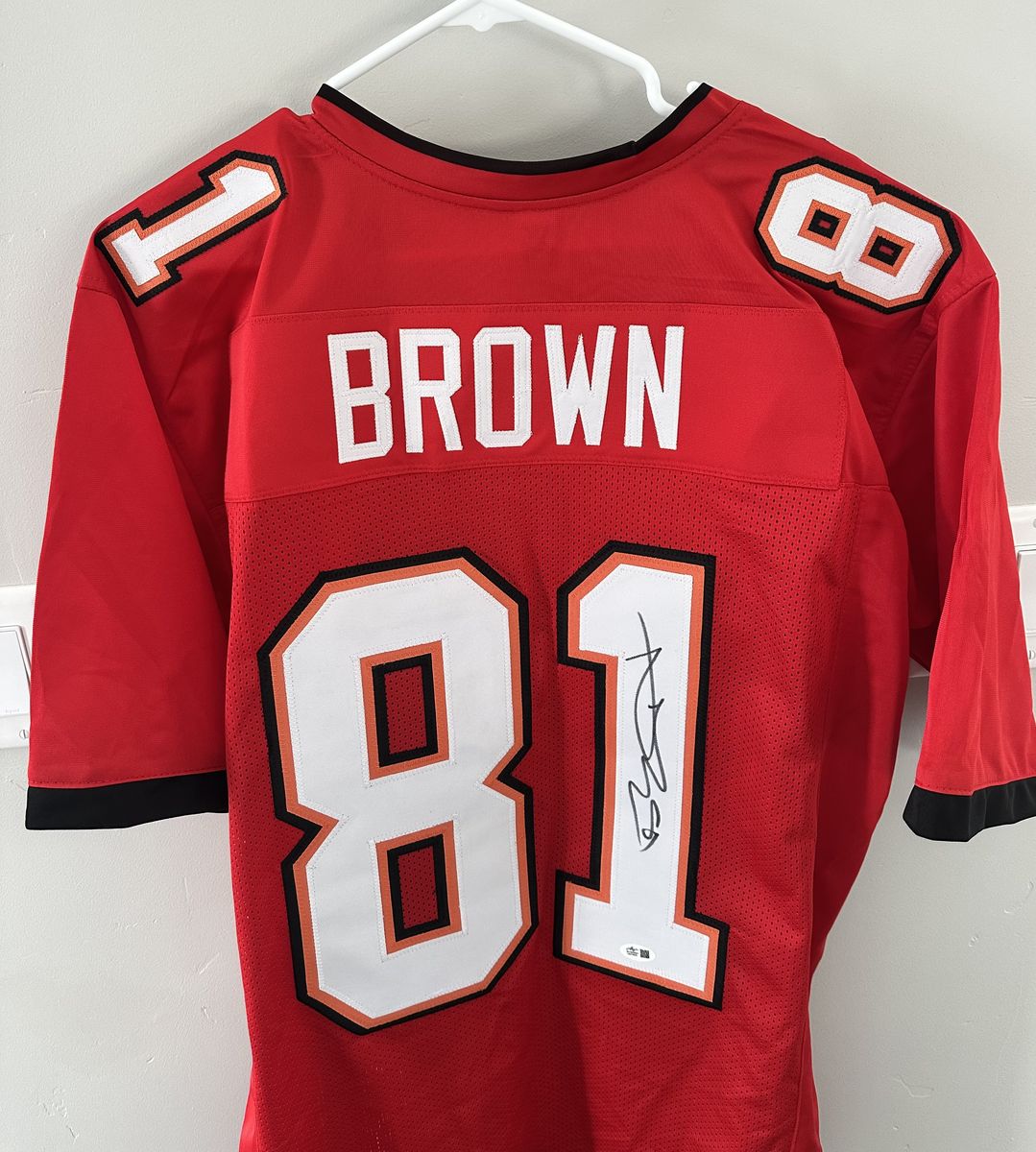Signed Antonio Brown #81 Tampa Bay Buccaneers Jersey – Leaf Witnessed