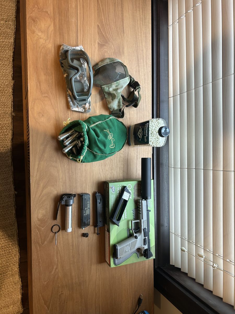 Airsoft complete starter set ASG CZ P01 pistol with tracer unit, thunder b core