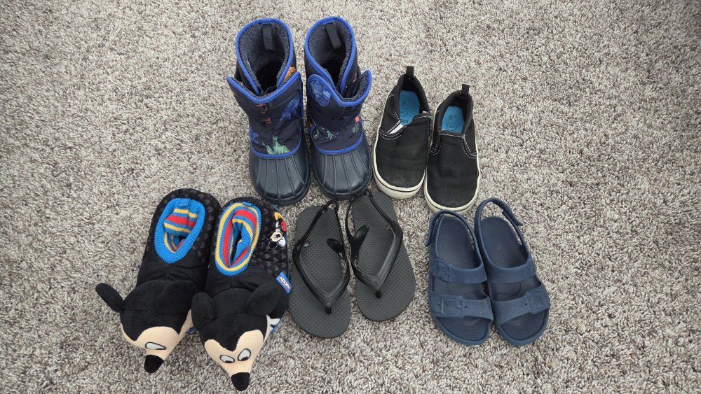 Toddler boys size 8 shoe bundle - 5 pair 5$
