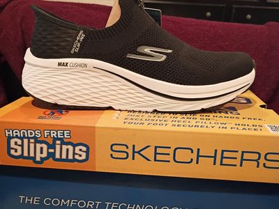 Brand New Skechers women's 9.5