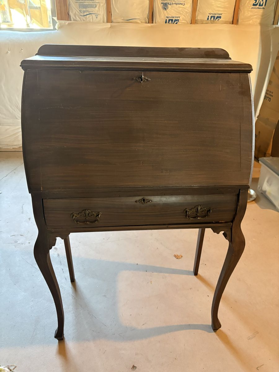 Vintage Mahogany Slant Front Secretary Desk with Key and Cabriole Legs (prop front writing service and pigeon holes to organize)