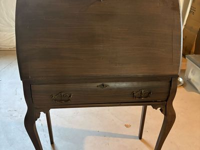 Vintage Mahogany Slant Front Secretary Desk with Key and Cabriole Legs (prop front writing service and pigeon holes to organize)