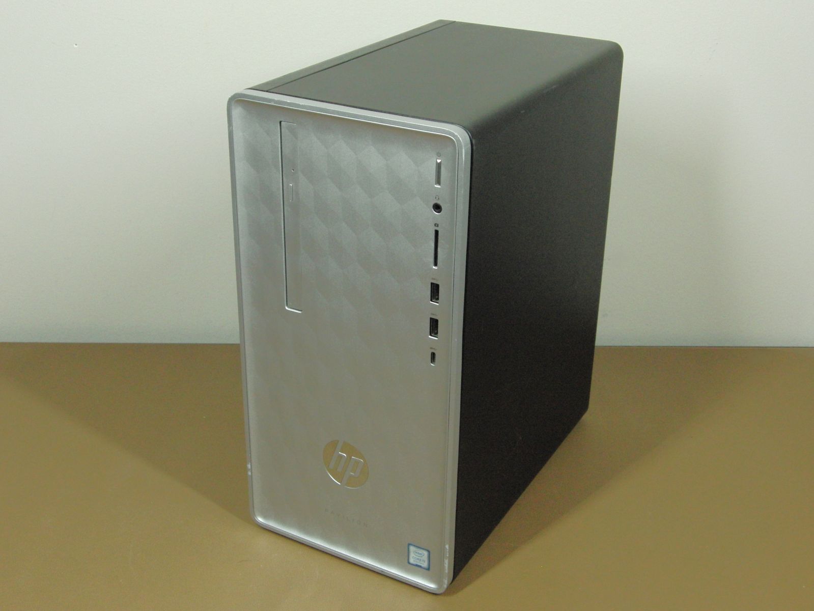 HP Pavilion 590 i5 8400 256GB SSD / 1TB 16GB RX550 2GB