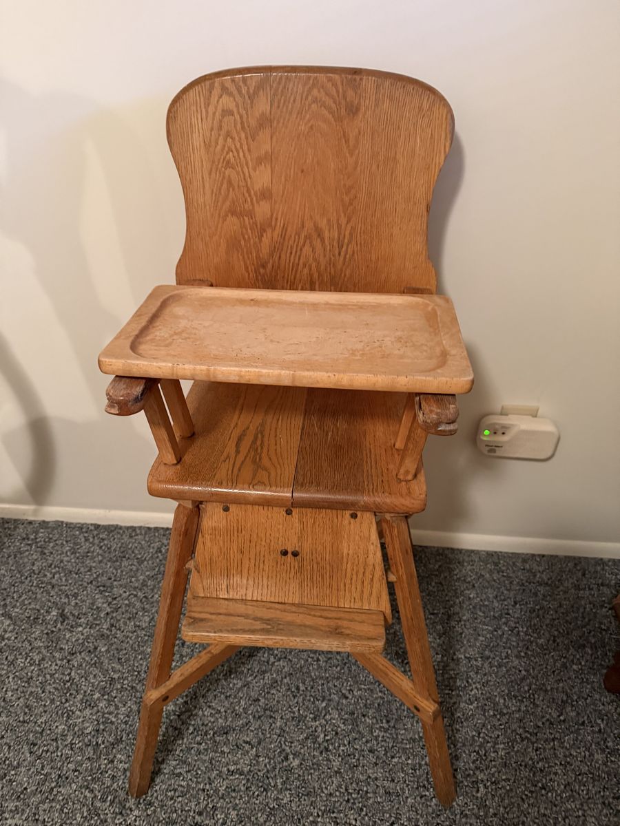 Vintage Wooden High Chair - Adjustable Tray, Classic Design