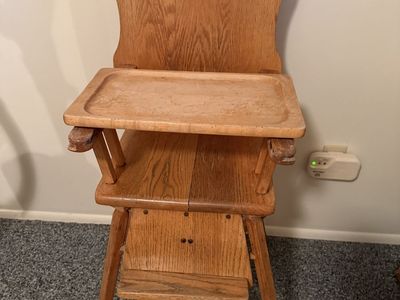 Vintage Wooden High Chair - Adjustable Tray, Classic Design