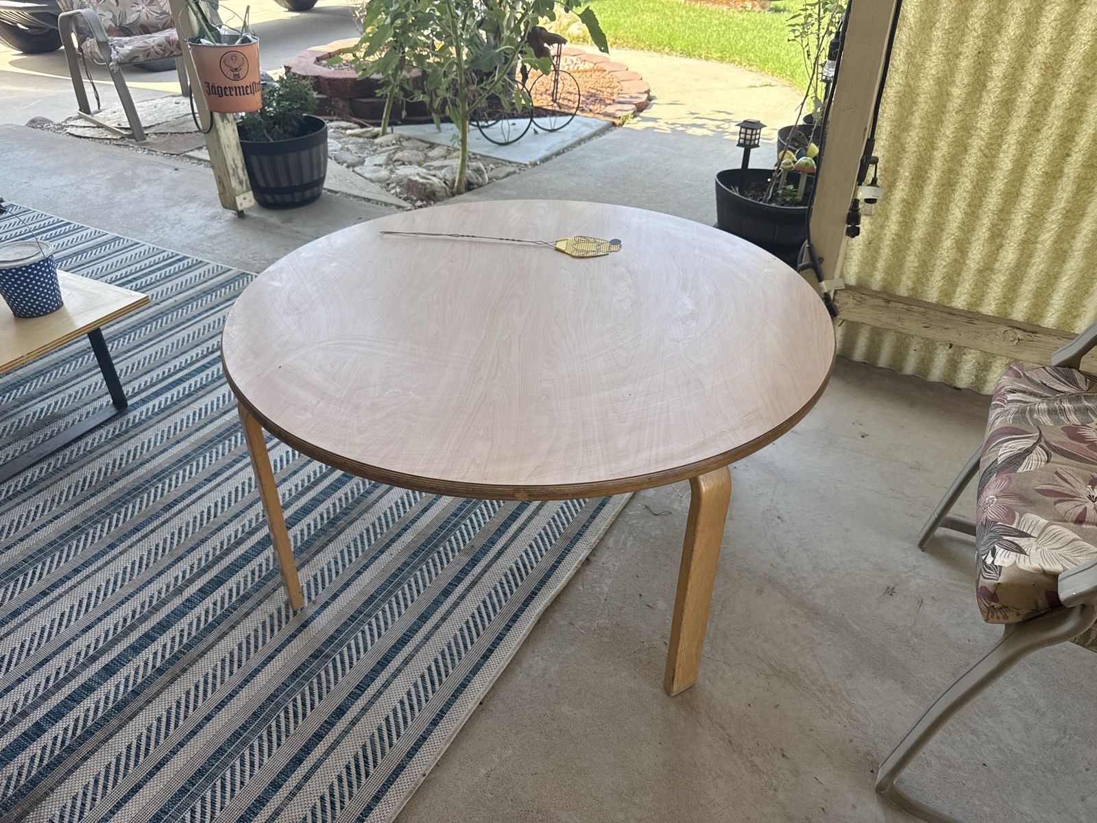 Free kids table