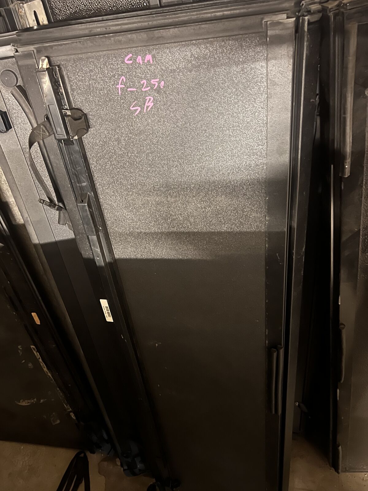 F250 Short Bed cover (like new)