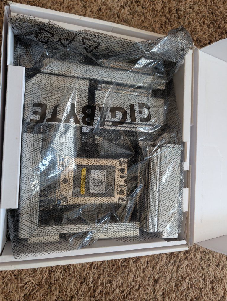 GIGABYTE AERO TRX50 EATX Motherboard & 7970x 32c