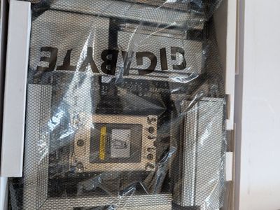 GIGABYTE AERO TRX50 EATX Motherboard & 7970x 32c