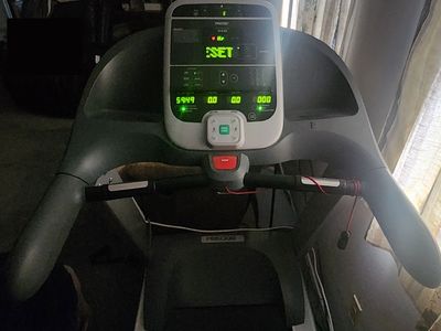 Precor 932i - Amazing hotel level treadmill - no room in the new house