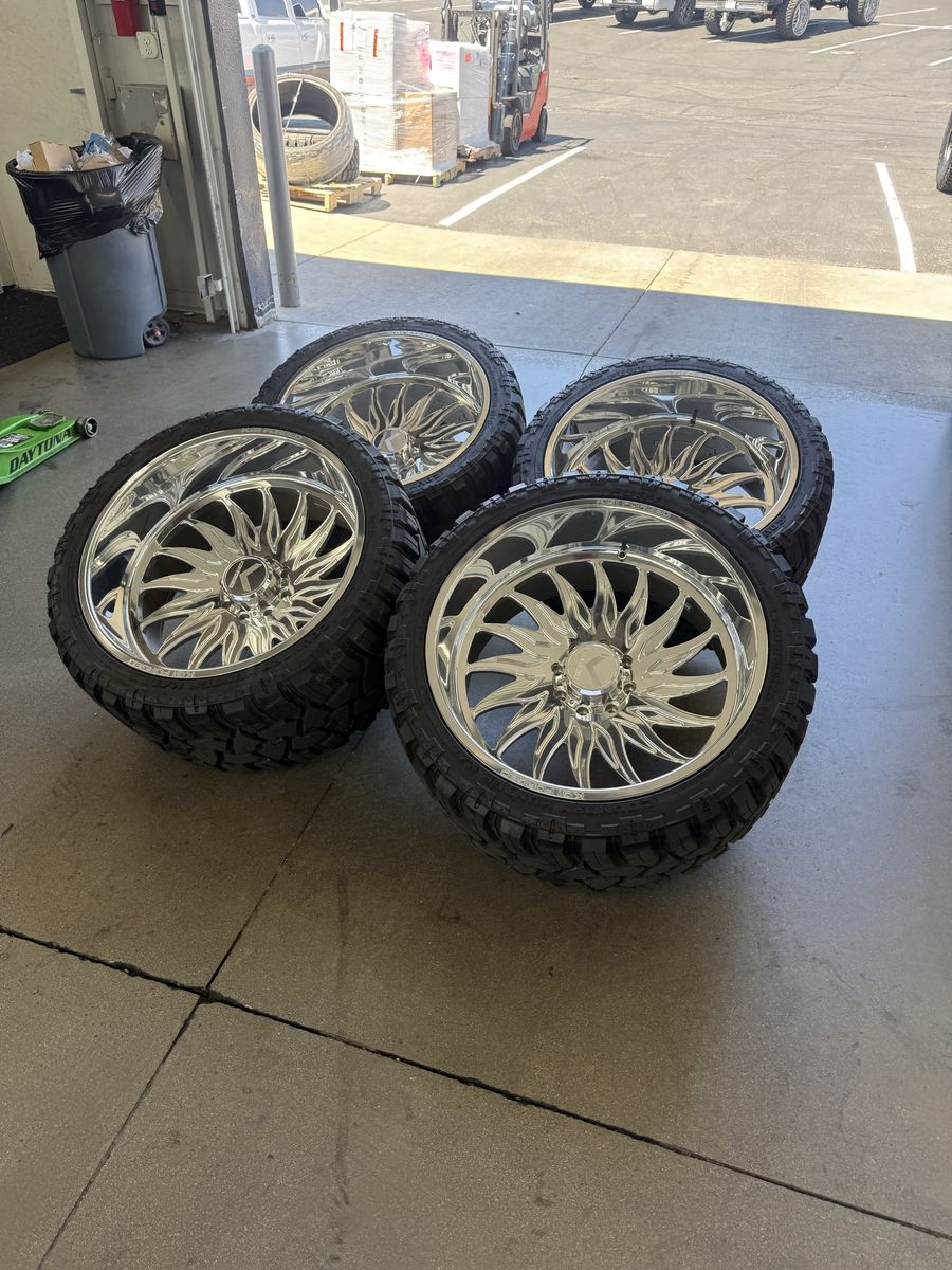 LIKE NEW 26x14 kg1 forged “pheonix”/ 405/30/26 fury’s
