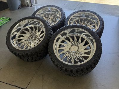 LIKE NEW 26x14 kg1 forged “pheonix”/ 405/30/26 fury’s