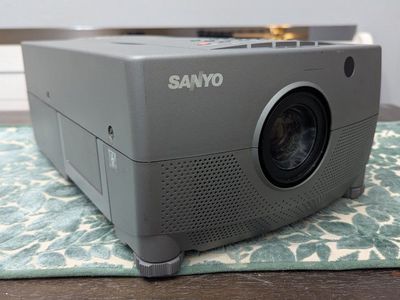 Sanyo ProX-II PLC-5600N Multimedia LCD Projector Vintage 1998 Tested