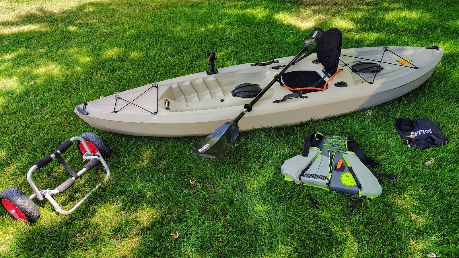 Lifetime Tamarack Angler 100 fishing kayak - Bundle