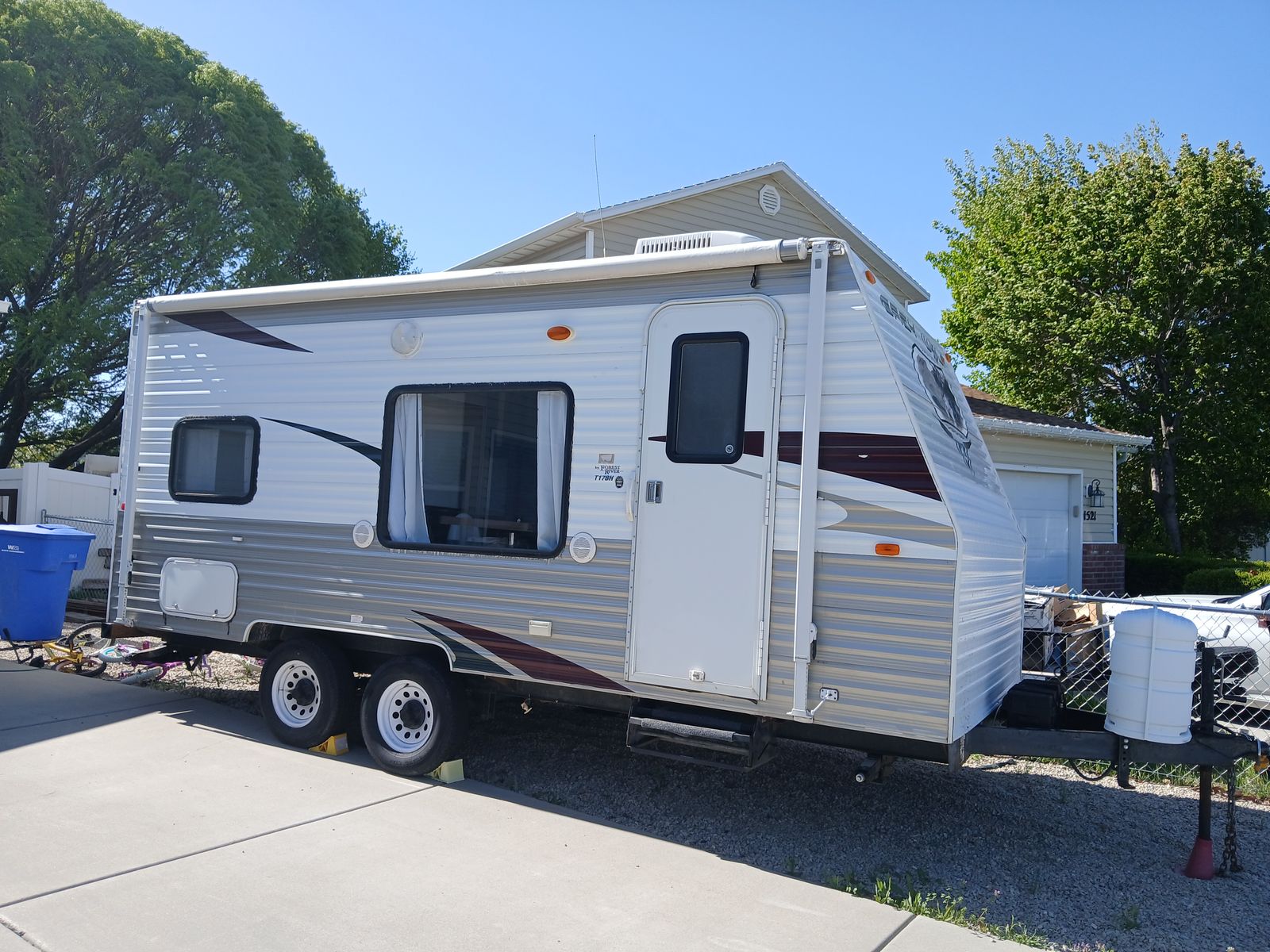 Cherokee Grey Wolf by Forest River