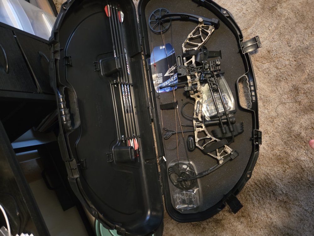 Bear species ev Camo Compound Bow with Hard Case, Arrows, montech g5 heads and Cobra Release 