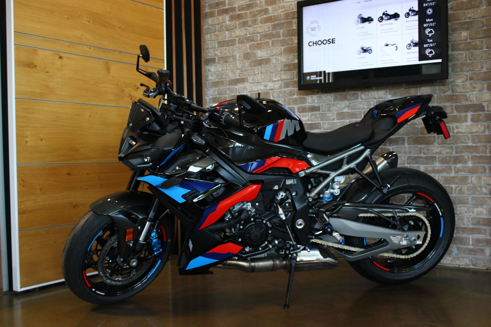 2026 BMW M 1000 R