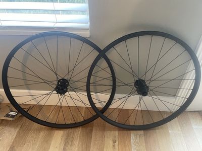 New pulled off Specialized Alloy 29 bike rim set. 27mm internal width, tubeless