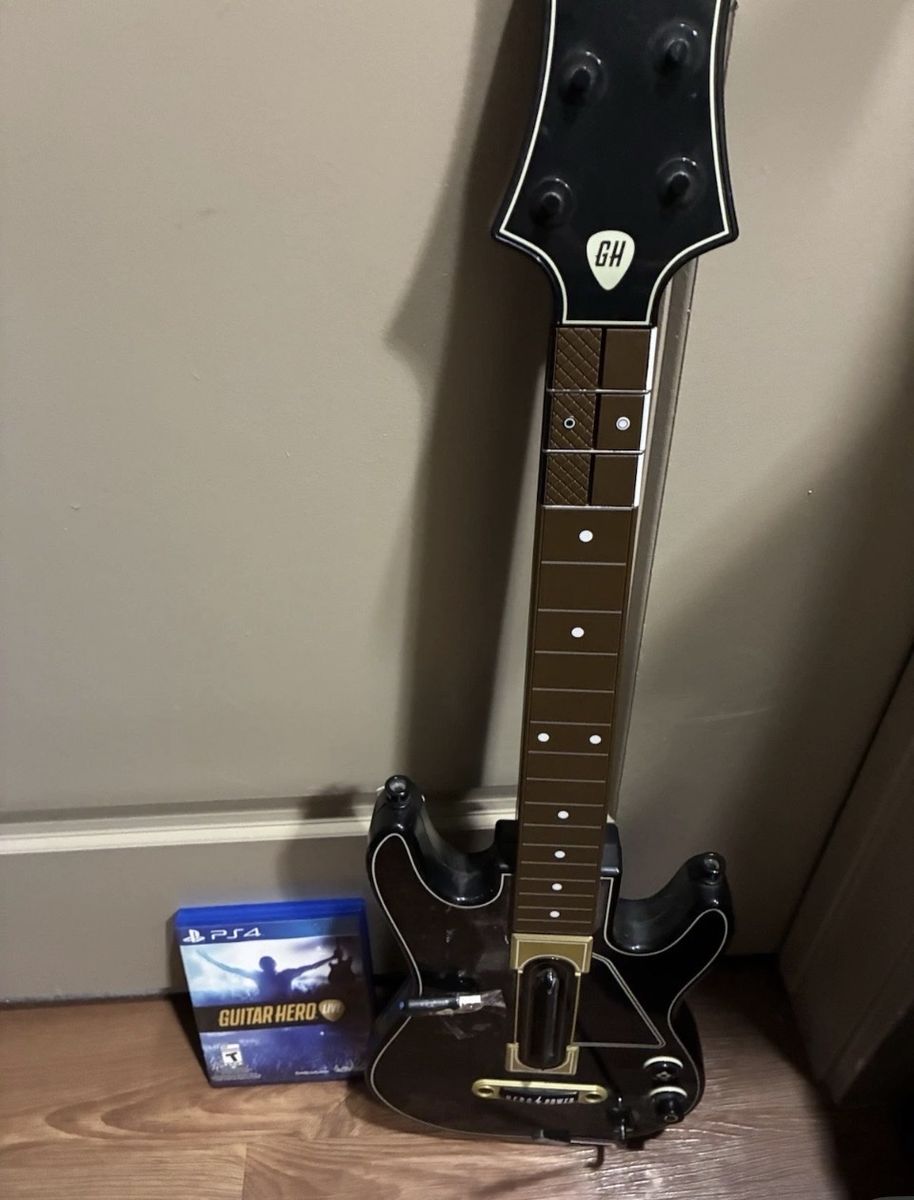 PS4 Guitar Hero  BUNDLE Guitar W/ Dongle AND Game PlayStation 4 TESTED