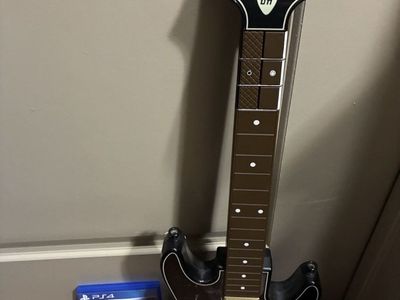 PS4 Guitar Hero BUNDLE Guitar W/ Dongle AND Game PlayStation 4 TESTED