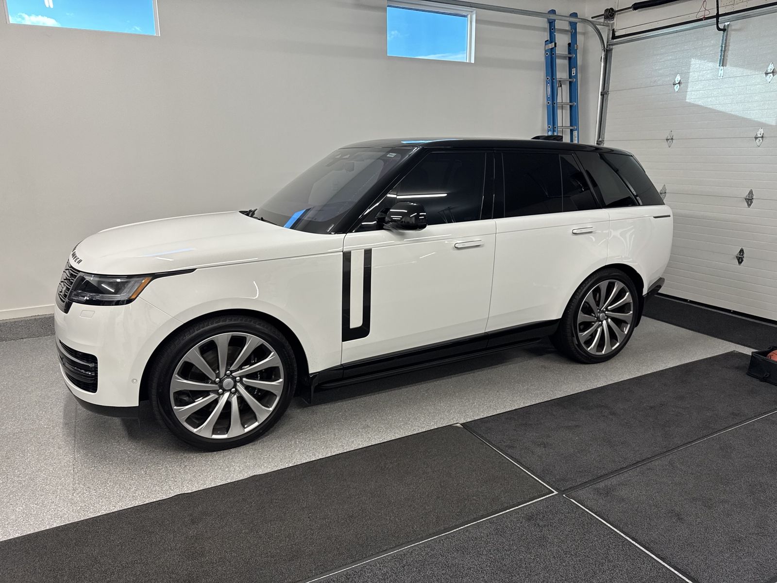 2023 Land Rover Range Rover Autobiography