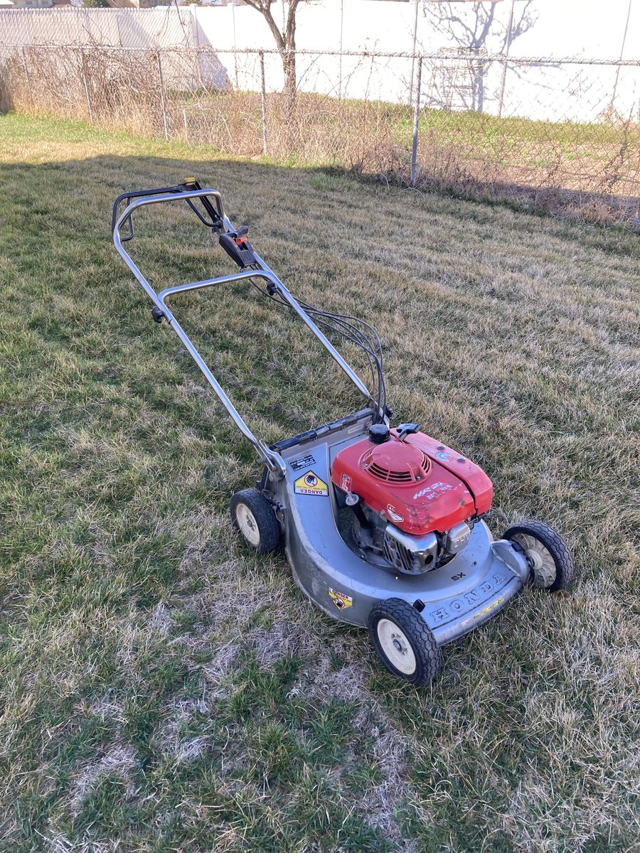 Lawnmower for repair or parts HRR215