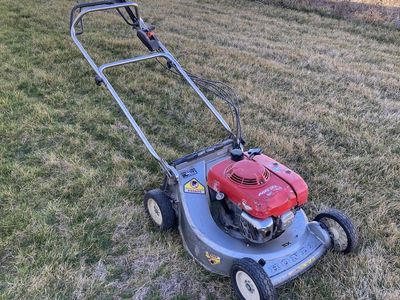 Lawnmower for repair or parts HRR215