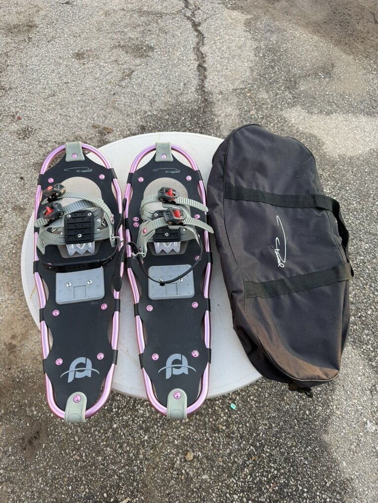 Damsel Snowshoes & Bag