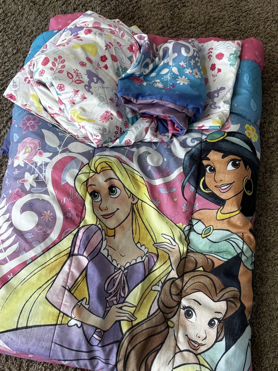 Twin size Disney princess comforter, sheets, pillowcases